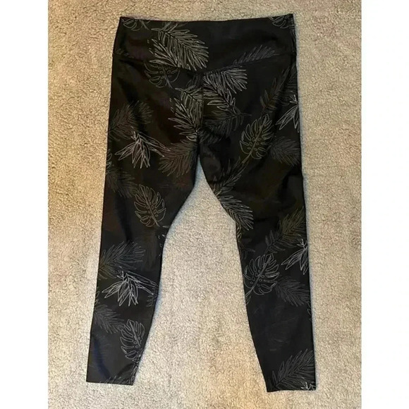 NIKE Women's Dri-Fit Mid-Rise 7/8 Leggings Black with Palm/Leaf Pattern - XL‎ - Picture 2 of 8